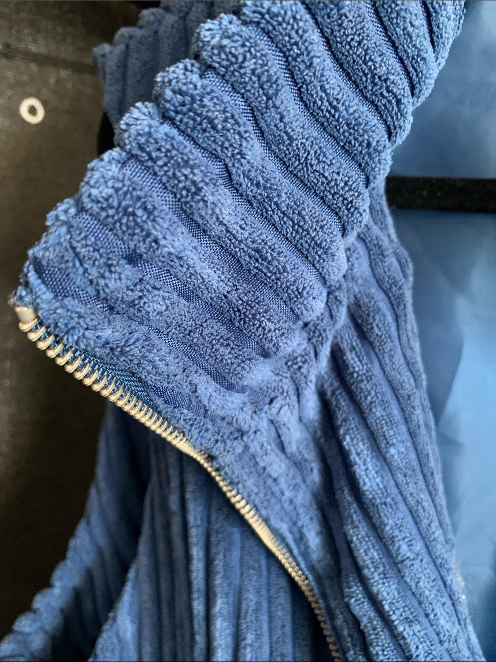 #569 Blue Ribbed Zip-Front Vest - Picture 6 of 8